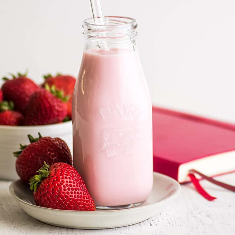 Easy Homemade Strawberry Milk: Fresh Taste, No Artificials